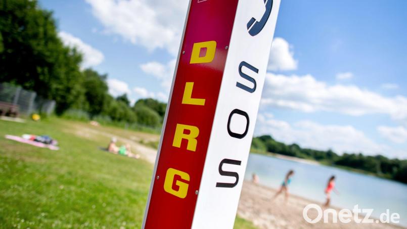 Gerade Männer neigen dazu, sich beim Baden zu überschätzen, sagt die DLRG. (Symbolbild) Bild: Hauke-Christian Dittrich/dpa