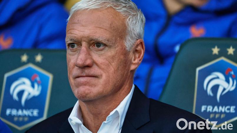 Didier Deschamps ist wieder bei seiner Mannschaft. (Archivbild) Bild: Jeremias Gonzalez/AP/dpa