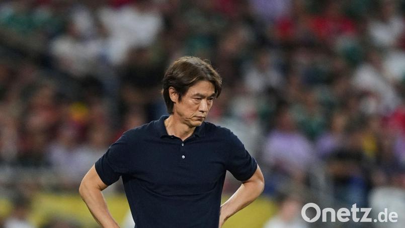Trainer Hong Myung-bo hat kurz nach dem WM-Aus seinen Rücktritt angekündigt. Bild: Moises Castillo/AP/dpa