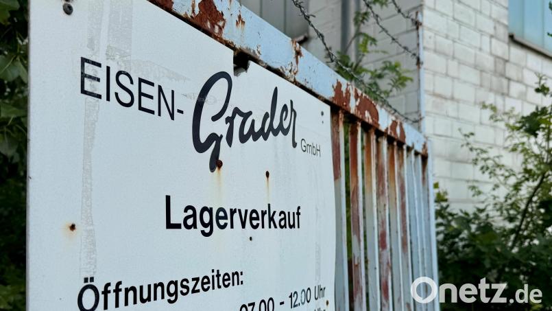 Das Schild wird demnächst wohl ausgetauscht: Der Name Eisen Grader verschwindet. Bild: Gabi Schönberger