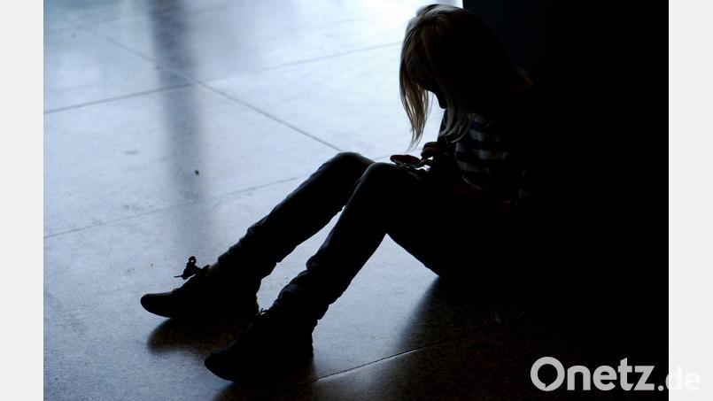Für Kinder und Jugendliche in Not gibt es in Bayern ein neues Hilfsangebot. (Archivbild) Bild: Britta Pedersen/dpa-Zentralbild/dpa