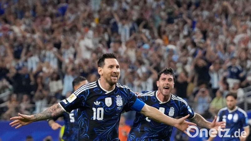Wirbt für den neuen Spiderman-Film: Fußball-Star Lionel Messi. Bild: Tony Gutierrez/AP/dpa