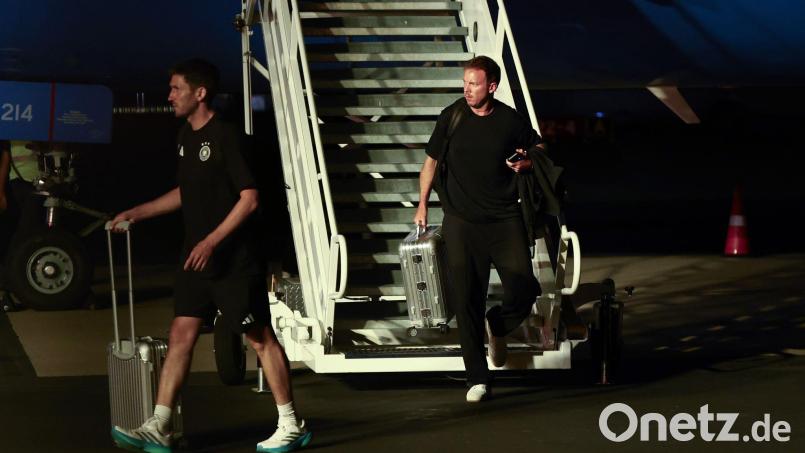 Julian Nagelsmann nach der Rückkehr nach Winston-Salem in der Nacht. Bild: Christian Charisius/dpa