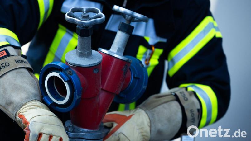 Aufgrund eines Rohrbruchs in Pressath ist die Wasserversorgung am 1. Juli in einigen Bereichen unterbrochen. Symbolbild: Rolf Vennenbernd/dpa