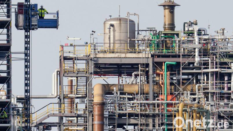 Die Stimmung in der chemischen Industrie ist deutlich gestiegen. (Archivbild) Bild: Uwe Anspach/dpa