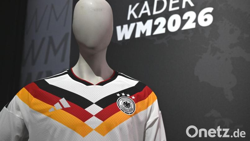 Das Heimtrikot der deutschen Nationalmannschaft ist bei vielen Händlern reduziert. Archivbild: Federico Gambarini/dpa