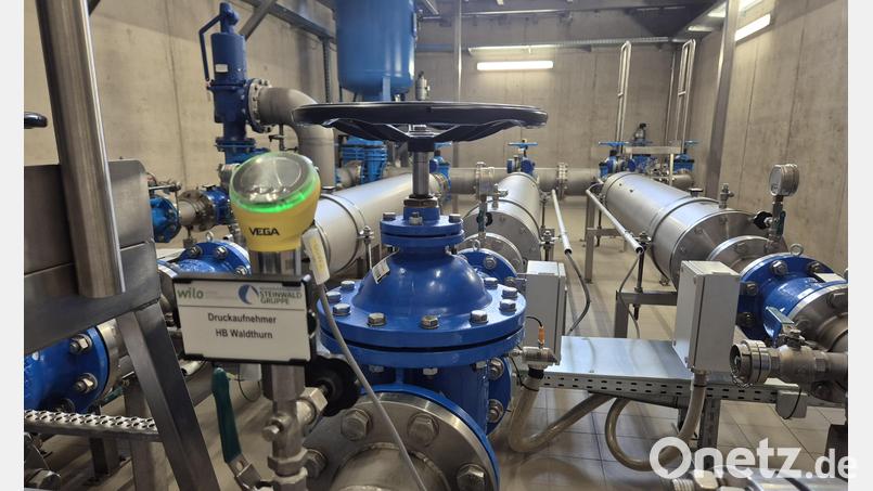 Zum neuen Pumpwerk in Schirmitz gehören drei leistungsstarke Pumpen. Bild: Lowak