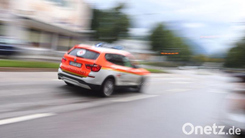 Der Notarzt brachte die Seniorin noch ins Krankenhaus, wo sie jedoch am Dienstagabend starb. (Symbolbild) Bild: Karl-Josef Hildenbrand/dpa