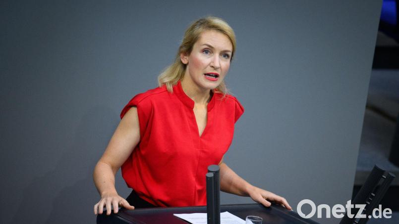 Statt Sanktionen brauche es eine bessere Ausstattung für die Jobcenter, meint die Linken-Chefin Ines Schwerdtner. (Archivbild) Bild: Bernd von Jutrczenka/dpa
