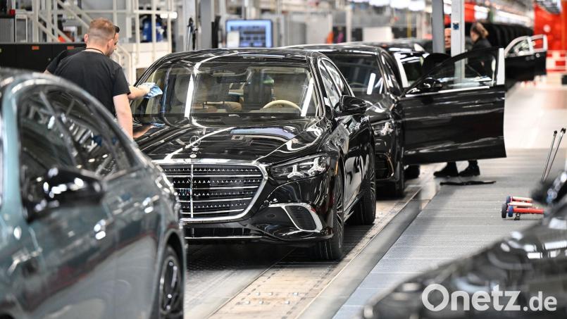 IG Metall ruft zu Protest bei Sparkurs bei Mercedes-Benz auf. (Archivbild) Bild: Bernd Weißbrod/dpa