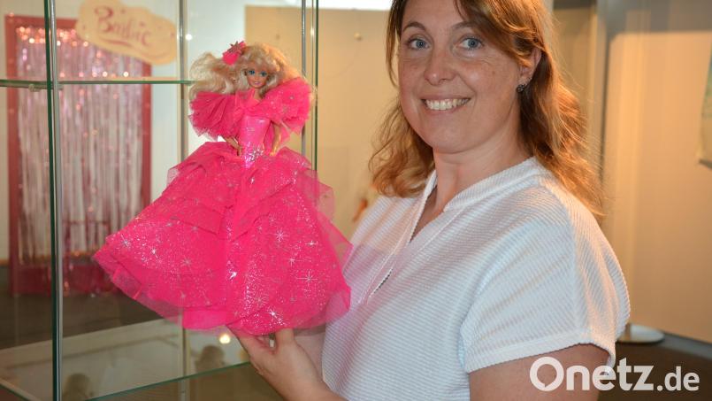 Sabrina Preisinger hat die Sammelleidenschaft gepackt – sie sammelt sie alles rund um Barbie. Bild: Josef Rosner