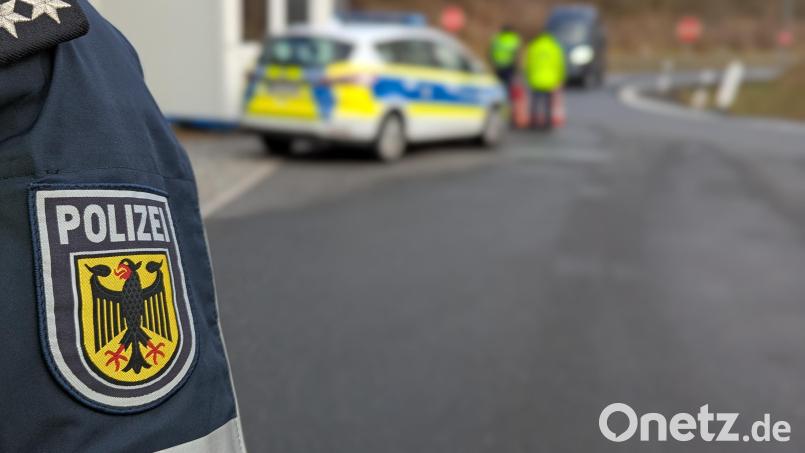 Beamte der Bundespolizeiinspektion Waidhaus haben bei Grenzkontrollen an der A6 vier usbekische Staatsangehörige kontrolliert. Symbolbild: Bundespolizei