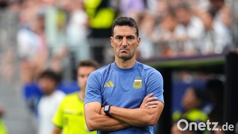 Steht vor seinem 100. Spiel als Nationaltrainer Argentiniens: Weltmeister Lionel Scaloni. Bild: Julio Cortez/AP/dpa