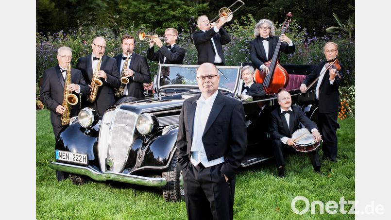 Peter Wittmann und das Ballhausorchester laden zu einer Sommernacht der „Roaring Twenties“ ein. Bild: Uli Zrenner Wolkenstein