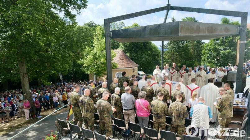 Rund 1100 Soldaten pilgerten an diesem Donnerstag wieder auf den Mariahilfberg. Bild: Gerd Spies