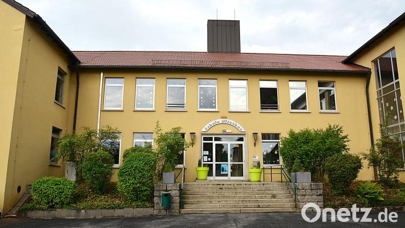 Die Hirschauer Schule war wieder Thema im öffentlichen und auch im nichtöffentlichen Teil der Stadtratssitzung. Seit Mai 2025 gibt es diesbezüglich auch eine Arbeitsgruppe. Bild: Fritz Dietl