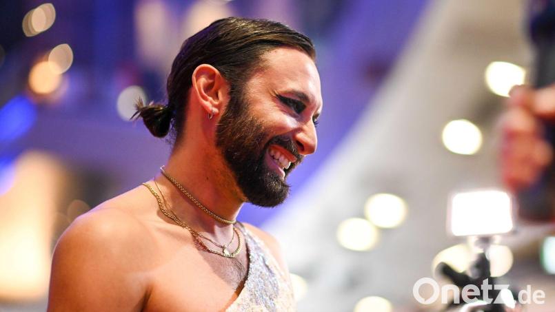 Tom Neuwirth ist international bekannt als Conchita Wurst. Der Künstler tritt erneut als Todesengel in einem Musical auf. (Archivbild) Bild: Tobias Hase/dpa