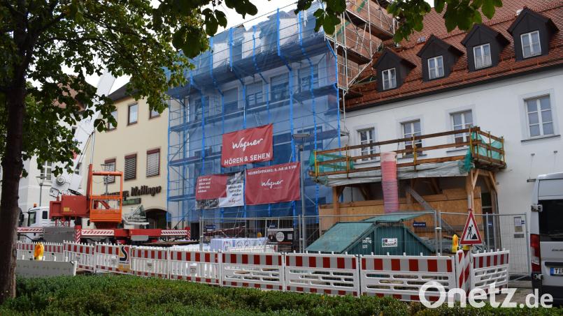 Das geschichtsträchtige Anwesen am Maximilianplatz 15 wird nach einigen Jahren Leerstand revitalisiert. Bild: szl