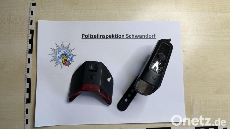 Die vermutlich gestohlene Fahrradbeleuchtung. Bild: PI Schwandorf