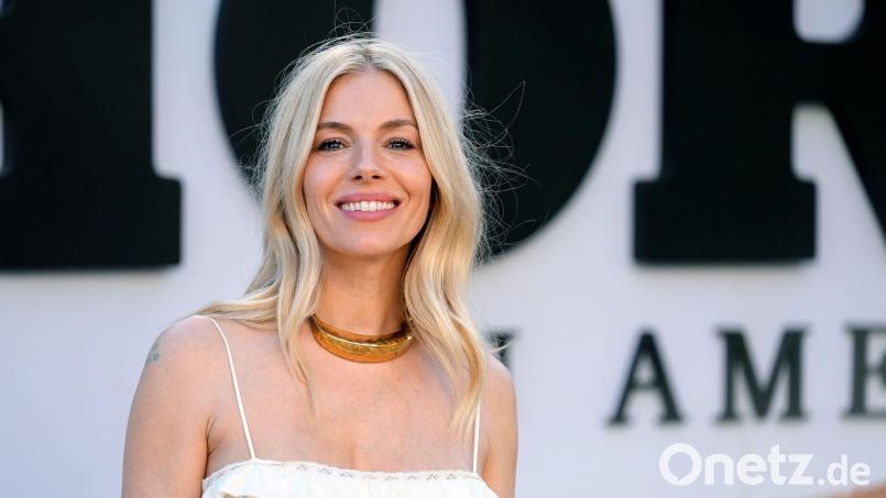 Wenige Wochen nach der Geburt ihres dritten Kindes hat Hollywood-Schauspielerin Sienna Miller (44) ein erstes Foto von dem Baby geteilt. (Archivbild) Bild: Chris Pizzello/Invision/dpa