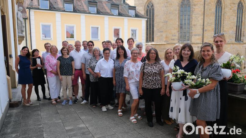 Verwaltungsratsvorsitzender und Oberbürgermeister Michael Fritz sowie die Klinikleitung ehrte die verdienten Mitarbeiter. Bild: Sandra Dietl Klinikum St. Marien Amberg