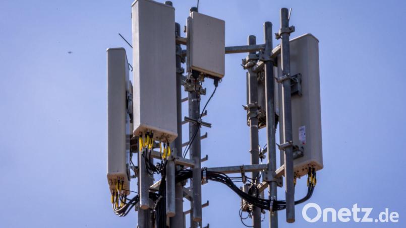Ohne Antennen kein Empfang: Nicht immer ist der Neubau eines Mastens nötig, manchmal können bestehende Standorte auch aufgerüstet und optimiert werden. Symbolbild: Jens Büttner/dpa