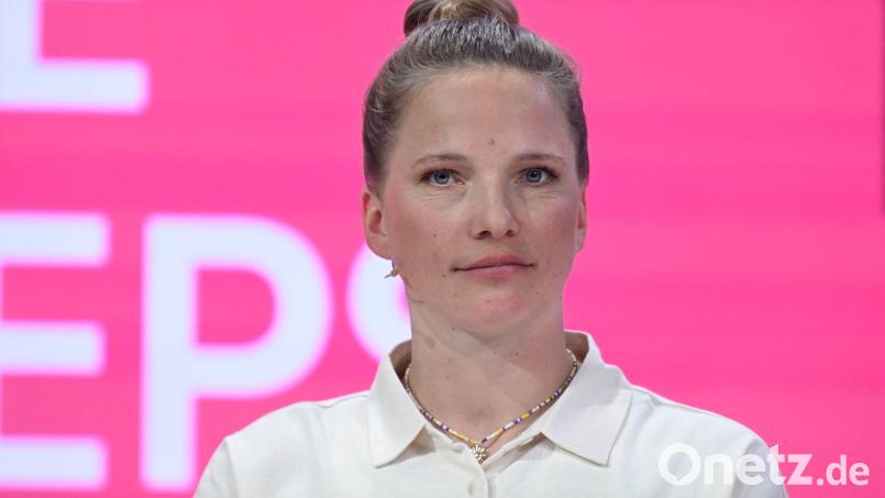 Beim Neuaufbau im deutschen Fußball nach dem WM-Debakel sollten nach Ansicht von Ex-Nationalspielerin Tabea Kemme auch weibliche und internationale Aspekte eine Rolle spielen. (Archivbild) Bild: Felix Hörhager/dpa
