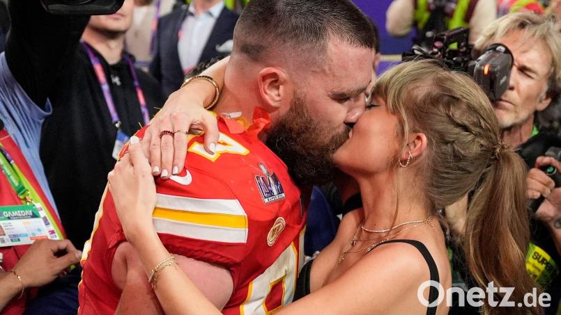 Die Gerüchteküche um die mögliche Hochzeit von Swift und Kelce brodelt. (Archivfoto) Bild: John Locher/AP/dpa