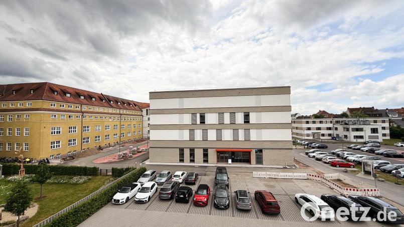 Die Klinik für Kinder- und Jugendpsychiatrie in Weiden vereint ambulante, teilstationäre und stationäre Versorgung an einem Standort. Die Baukosten betragen 34 Millionen Euro. Bild: Gabi Schönberger