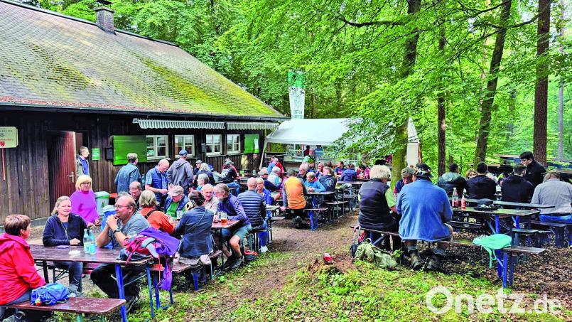 Die Kirwa findet direkt im Hüttenumfeld und im Wald statt. Bild: DAV Sektion Sulzbach-Rosenberg