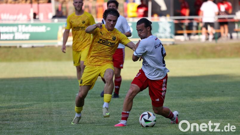 Für David Bezdicka (rechts) und Co. gab es beim 1:7 gegen die DJK Vilzing nichts zu gewinnen. Im Spiel um Platz drei beim Höhbauer-Cup trifft der SC Luhe-Wildenau nun auf die SpVgg Bayern Hof. Bild: Dieter Jäschke