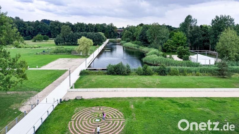 Die Stadt Marktredwitz und der Förderverein Auenpark e.V. laden am Samstag, 11. Juli 2026, zum 20. Jubiläum der „Grenzenlosen Gartenschau Marktredwitz–Eger“ in den Auenpark ein. Bild: Stadt Marktredwitz