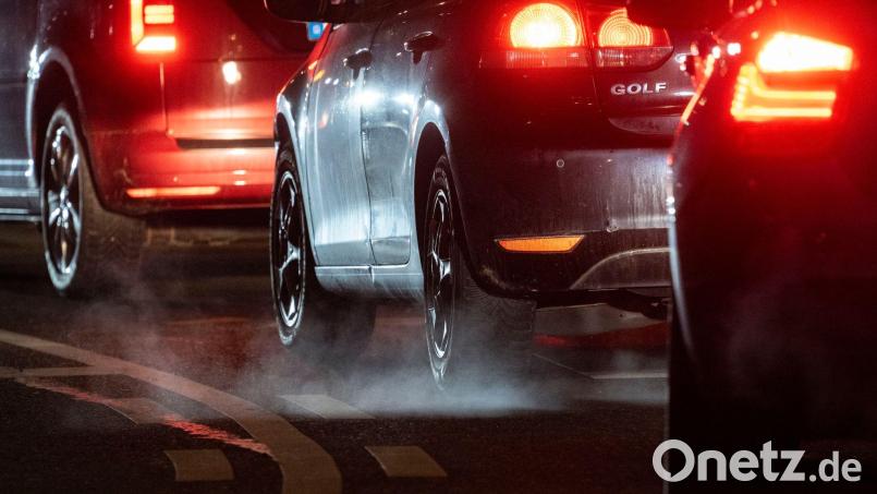 Fossile Kraftstoffe dominieren weiterhin den Energieverbrauch des Verkehrssektors. (Symbolbild) Bild: Marjian Murat/dpa
