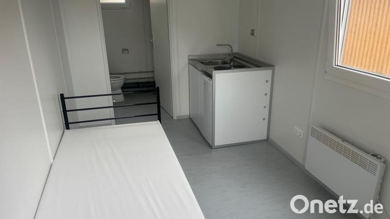 In drei Containermodulen finden obdachlose Menschen eine vorübergehende Unterkunft. Die Stadt Vohenstrauß erfüllt damit eine Pflichtaufgabe. Bild: Michael Gösl/Stadt Vohenstrauß