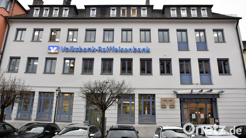 Die VR Bank Amberg-Sulzbach an der Weinstraße in Amberg. Das Kreditinstitut stellte Zahlen aus dem abgelaufenen Geschäftsjahr vor. Archivbild: Petra Hartl