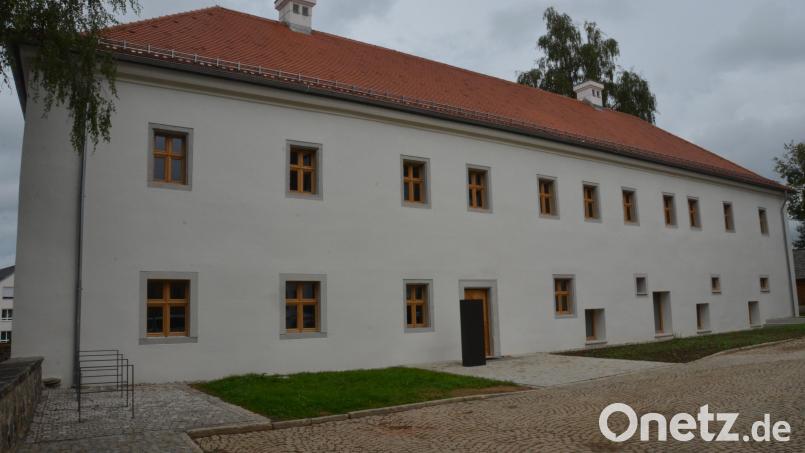 Es ist ein Projekt, das die Stadt Vohenstrauß über mehrere Jahre begleitete und nun seinen feierlichen Abschluss fand: Die Sanierung des Kavaliershauses. Bild: Elisabeth Dobmayer