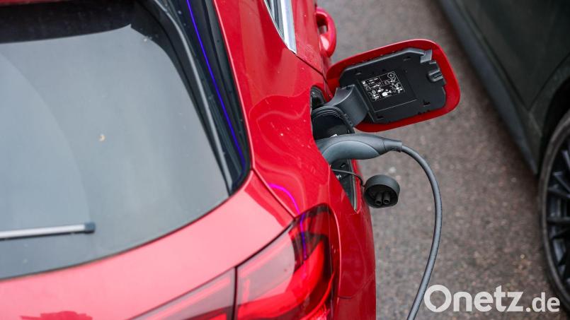 Die Nachfrage nach Elektroautos hat im ersten Halbjahr wieder deutlich angezogen. (Archivbild) Bild: Jan Woitas/dpa