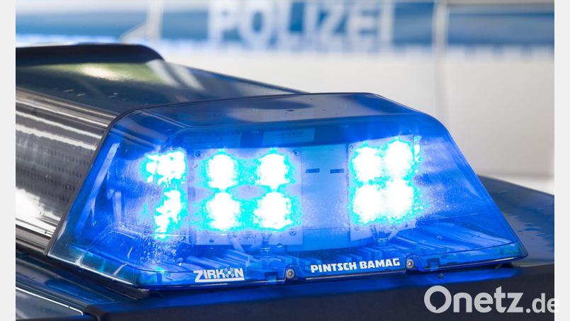 Die Polizei ermittelt zur Unfallursache. (Symbolbild) Bild: Friso Gentsch/dpa