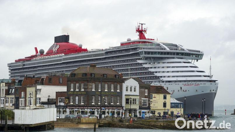 Es komme „absolut nicht infrage“, dass das Schiff „Scarlet Lady“ im Hafen von Kuşadası anlege, erklärte das Gouverneursamt der westtürkischen Provinz Aydın. (Archivbild) Bild: Steve Parsons/PA Wire/dpa