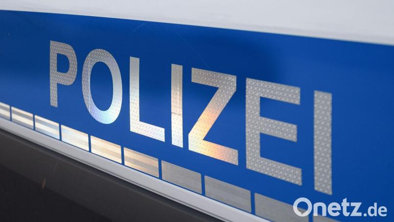 Die Fahrbahn war für die Dauer der Unfallaufnahme gesperrt. (Symbolbild) Bild: Daniel Vogl/dpa