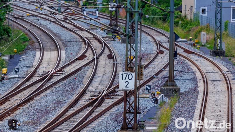 Das Bundesverkehrsministerium hatte in den Haushaltsverhandlungen auf mehr Geld für Neu- und Ausbauprojekte bei der Bahn gedrängt. (Archivbild) Bild: Jens Büttner/dpa