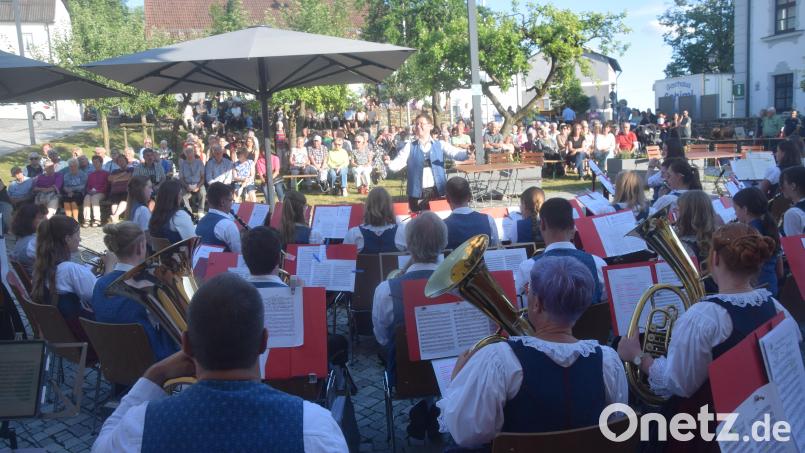Die Jugendblaskapelle Parkstein feierte ihr 35-Jubiläum bei einem dreitägigen Fest. Bild: Ernst Frischholz