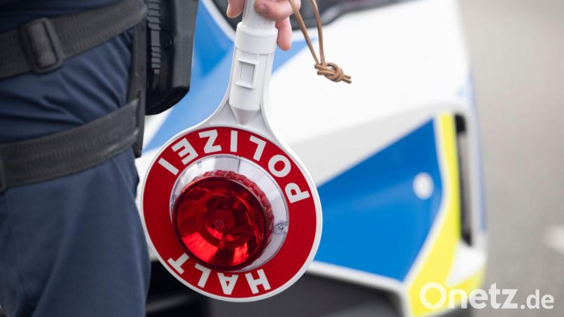 Die Polizei stoppte den Kleintransporter auf der A3. (Symbolbild) Bild: Marijan Murat/dpa