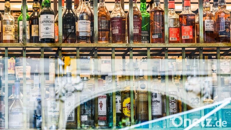 Spirituosen wie Rum, Wodka und Korn dürften Anfang 2027 spürbar teurer werden. Bild: Jens Kalaene/dpa