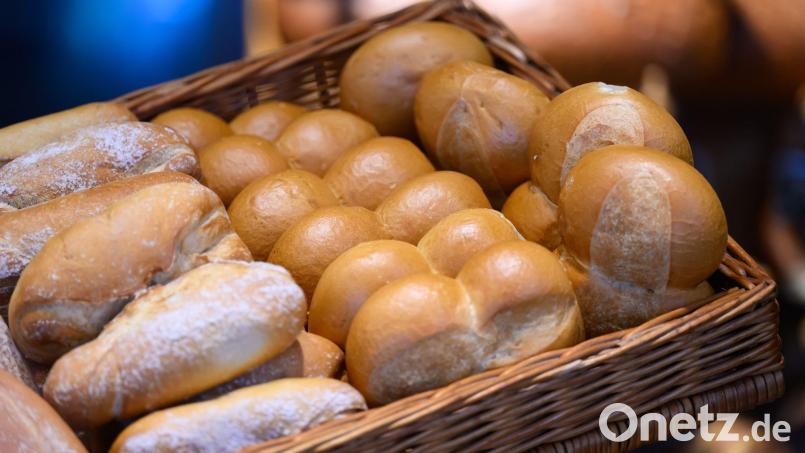 Frische Brötchen gibt es auch sonntags - dann dürfen Bäckereibeschäftigte bislang aber nur drei Stunden arbeiten. Bild: Robert Michael/dpa