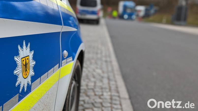 Bei Grenzkontrollen auf der A6 verweigerten Beamte der Bundespolizeiinspektion Waidhaus am Sonntagabend einem gambischen Staatsbürger die Einreise nach Deutschland und vollstreckten einen Haftbefehl. Symbolbild: Bundespolizei