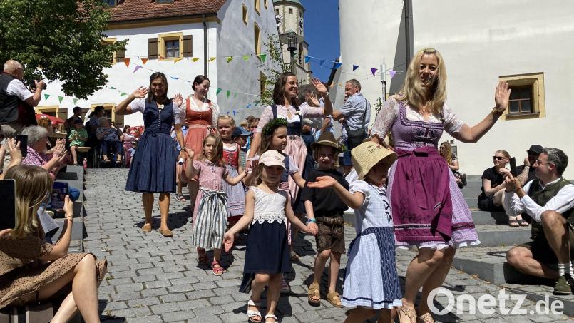Kirwa-Auftakt in Nabburg mit dem Einmarsch des Kindergartens St. Marien Bild: Raphael Haubelt