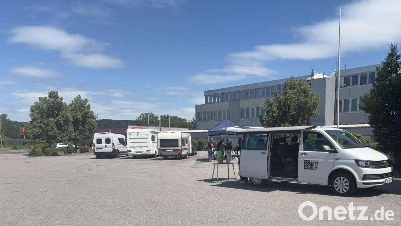 „Sicher in den Urlaub“ hieß es jetzt wieder auf dem Amberger Zollparkplatz. Dort gab die Verkehrspolizei wichtige Tipps, was das Verreisen mit Wohnmobilen und Wohnwagen angeht. Bild: VPI Amberg