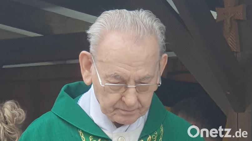 Der Flosser Franziskaner-Minorit Pater Leo Beck feiert sein diamantenes Priesterjubiläum gleich zweimal. Bild: Martin Staffe