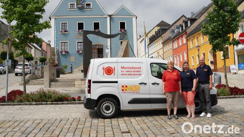 In Eschenbach hat das ASB-Team um Margit Lindner, Sandra Kiefhaber und Geschäftsführer Markus Lehnert schon mal vorgeschnuppert. Bild: Jürgen Masching
